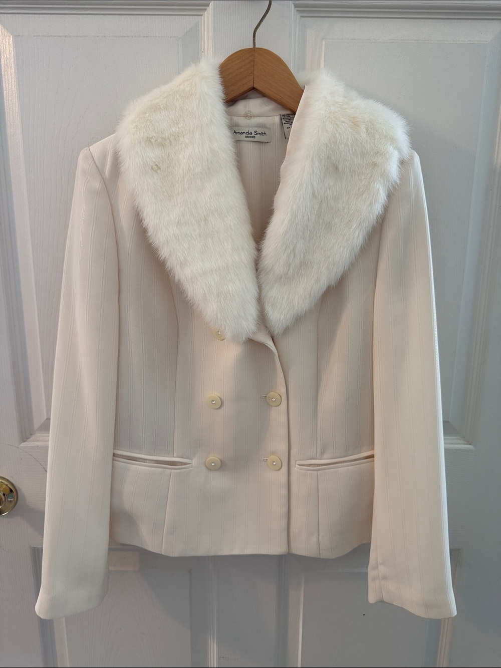 Amanda Smith Cream Double-Breasted Blazer with Faux Fur Collar